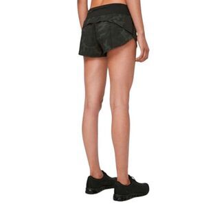 LULULEMON ATHLETICA Speed Up Short '2.5" Size 8